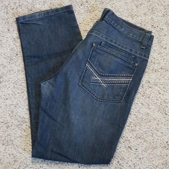 Lions Crest by English Laundry - Picture 2 of 5